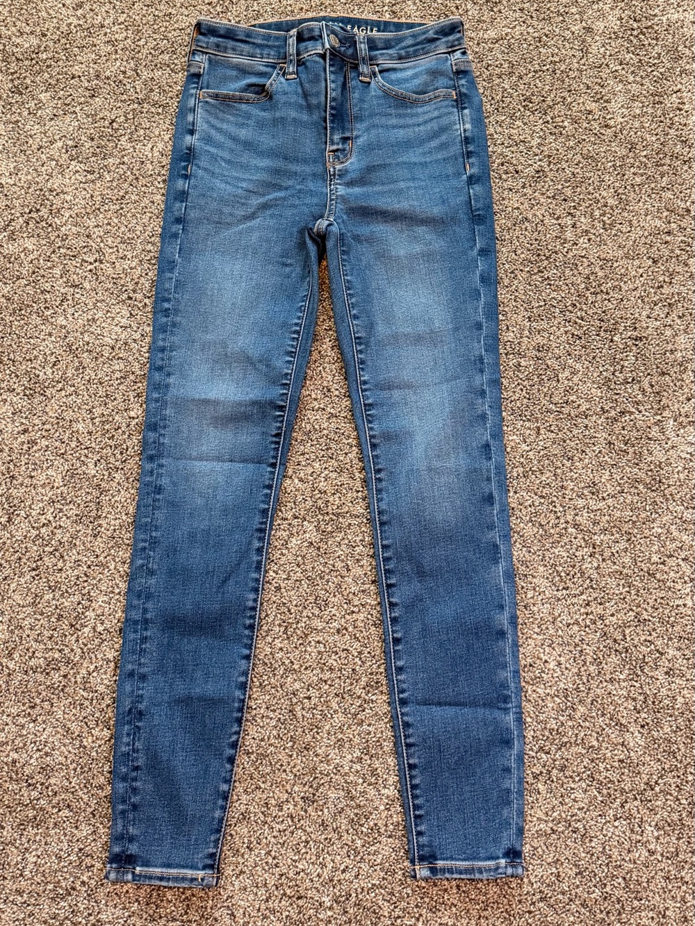NWOT - American Eagle Outfitters High-Rise Jegging in Medium Blue Wash